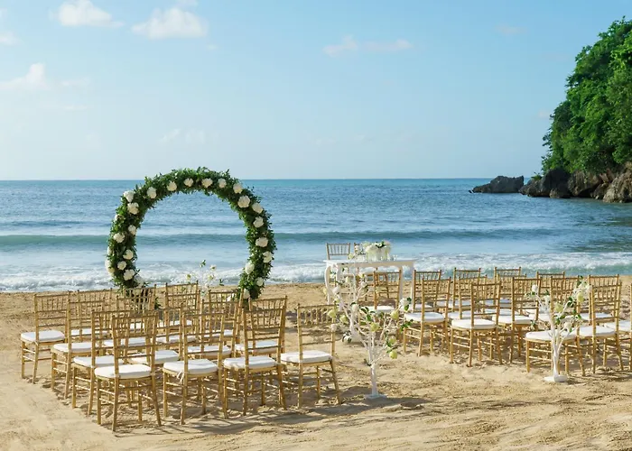 Couples Sans Souci (Adults Only)